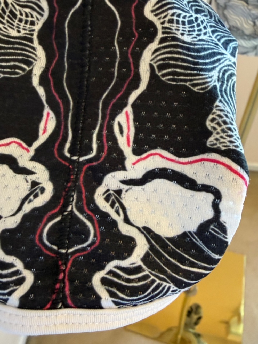 Lucky in Love Pullover Shirt Black & White Botanical/Geometric Design Size L /12 - Picture 6 of 15